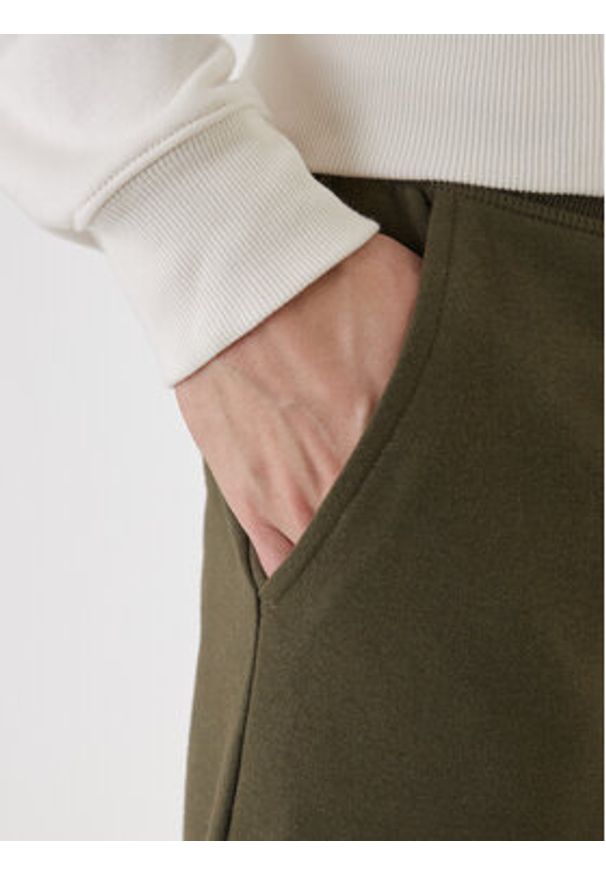 TOMMY HILFIGER - Tommy Hilfiger Szorty sportowe UM0UM03452 Zielony Regular Fit. Kolor: zielony. Materiał: bawełna. Styl: sportowy