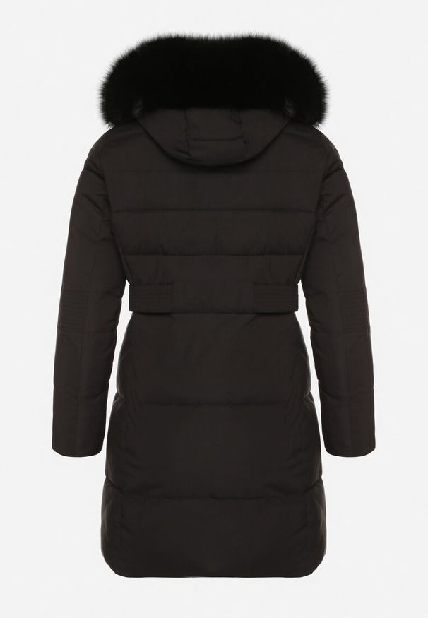 Born2be - Czarna Pikowana Kurtka z Kapturem z Futrem i Paskiem w Talii Acendria. Okazja: na co dzień. Typ kołnierza: kaptur. Kolekcja: plus size. Kolor: czarny. Materiał: futro. Styl: klasyczny, casual