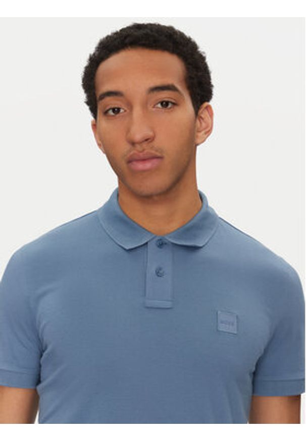 BOSS Polo Passenger 50507803 Niebieski Slim Fit. Typ kołnierza: polo. Kolor: niebieski. Materiał: bawełna