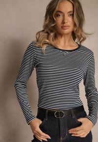 Renee - Granatowa Bluzka Longsleeve Ozdobiona Paskami i Cyrkoniami Ralenea. Okazja: na co dzień. Kolor: niebieski. Materiał: jeans. Długość rękawa: długi rękaw. Wzór: aplikacja. Styl: elegancki, casual