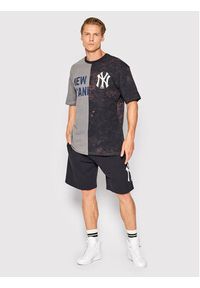 New Era T-Shirt New York Yankees Split Graphic 13083854 Szary Regular Fit. Kolor: szary. Materiał: bawełna #4