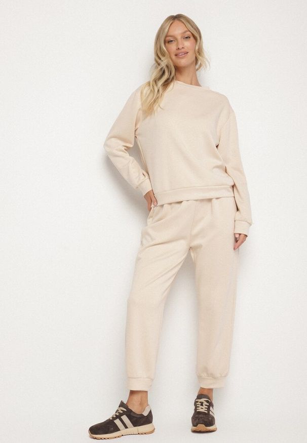Born2be - Beżowy Komplet Dresowy z Bawełną Bluza i Spodnie Joggery Ette. Kolor: beżowy. Materiał: dresówka, bawełna
