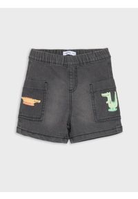 Sinsay - Szorty jeansowe z ozdobnym nadrukiem na kieszeniach - szary. Kolor: szary. Materiał: jeans. Wzór: nadruk