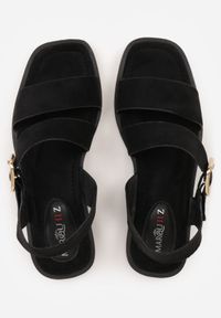 Born2be - Czarne Płaskie Sandały z Asymetrycznym Paskiem i Dużą Klamrą Zellova. Okazja: na co dzień. Zapięcie: klamry. Kolor: czarny. Materiał: zamsz, koronka. Styl: casual, elegancki #5