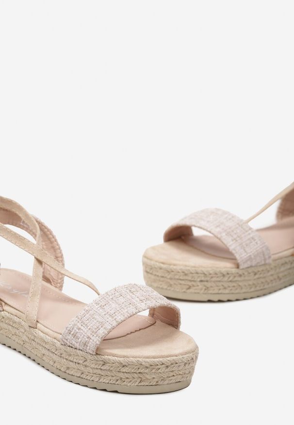 Renee - Beżowe Sandały na Niskiej Platformie z Plecionki i Ozdobnymi Sznureczkami Dazella. Okazja: na spacer. Kolor: beżowy. Sezon: lato. Obcas: na platformie. Styl: elegancki, boho