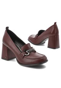 CheBello - Bordowe Półbuty Chebello Eleganckie Obuwie Damskie. Okazja: do pracy. Zapięcie: sprzączka. Kolor: czerwony. Materiał: skóra. Wzór: aplikacja. Obcas: na obcasie. Styl: elegancki. Wysokość obcasa: średni #6