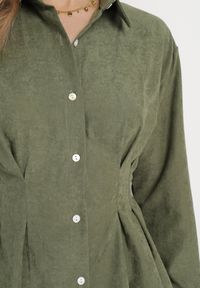 Born2be - Ciemnozielony Komplet Koszula z Guzikami Wiązana w Talii i Szerokie Spodnie Coralias. Kolor: zielony. Materiał: tkanina #4