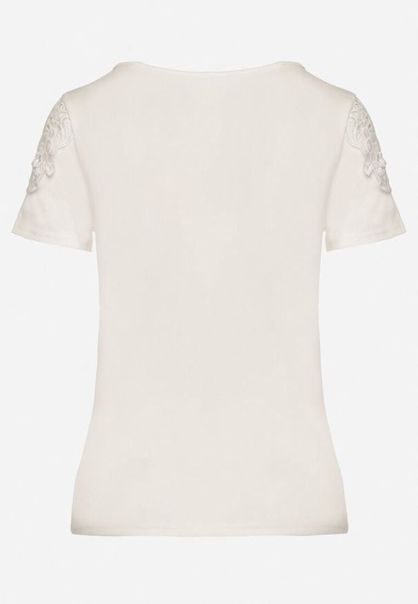 Born2be - Biały Bawełniany T-shirt z Łańcuszkiem i Koronką Liraveira. Okazja: na co dzień. Typ kołnierza: okrągły. Kolor: biały. Materiał: bawełna, koronka. Długość rękawa: krótki rękaw. Długość: krótkie. Wzór: koronka. Styl: klasyczny, elegancki, casual