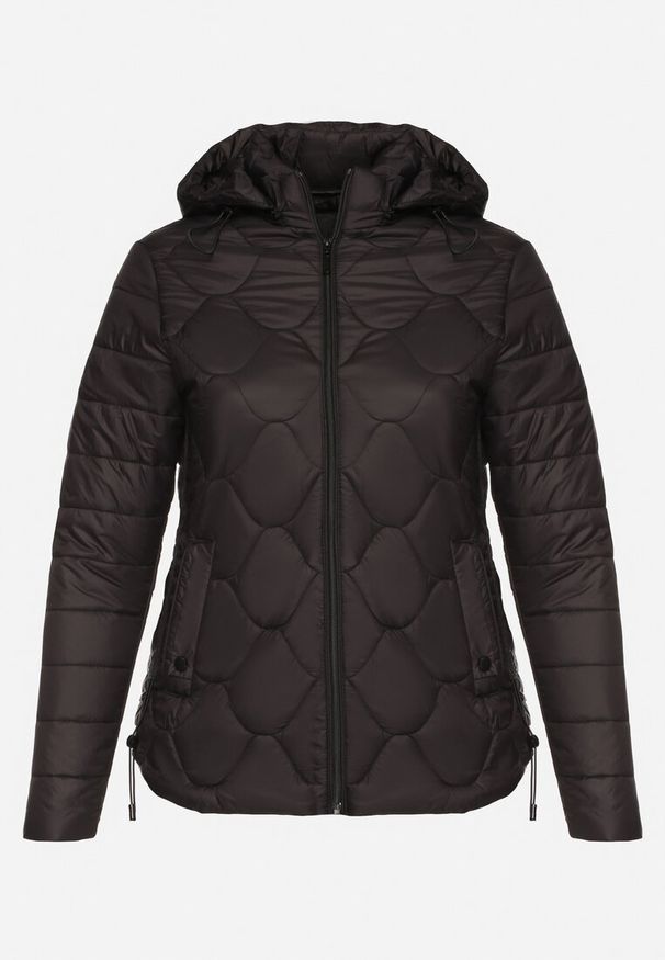 Born2be - Czarna Kurtka Pikowana Przeciwwiatrowa z Odpinanym Kapturem Wlerra. Kolekcja: plus size. Kolor: czarny