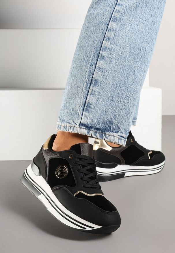 Born2be - Czarne Sneakersy na Grubej Podeszwie z Ozdobną Naszywką Ronivelle. Kolor: czarny. Materiał: jeans. Wzór: aplikacja