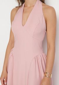 Born2be - Różowa Sukienka o Rozkloszowanym Kroju z Wiązanym Dekoltem Halter Senicea. Okazja: na spacer, na co dzień. Typ kołnierza: dekolt halter. Kolor: różowy. Typ sukienki: proste. Styl: casual #6