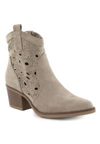 Botki damskie kowbojki ażurowe beżowe eVento 9452. Kolor: beżowy. Materiał: zamsz, nubuk. Szerokość cholewki: normalna. Wzór: ażurowy #1