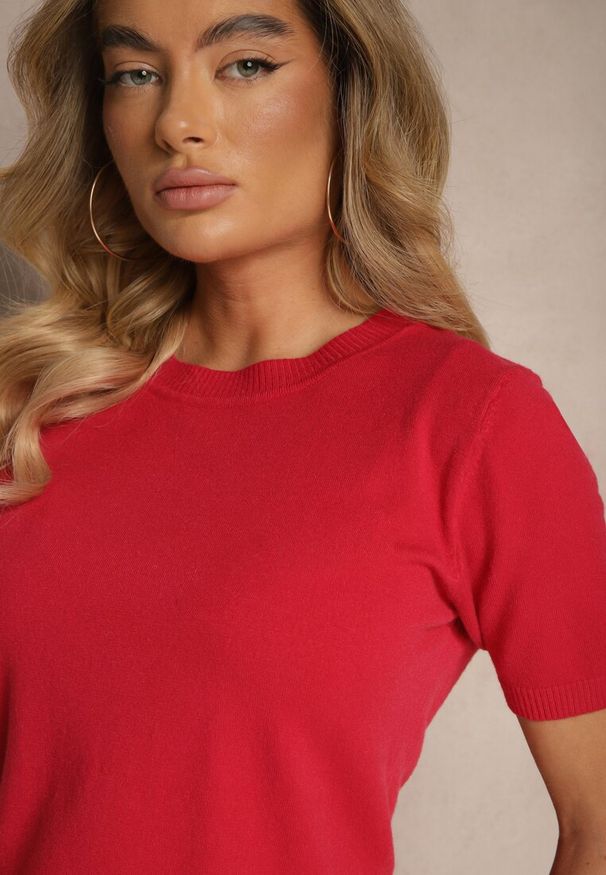 Renee - Czerwony Sweter Ozdobiony Ściągaczami Sanallia. Okazja: na co dzień. Kolor: czerwony. Materiał: jeans. Wzór: aplikacja. Styl: klasyczny, casual, elegancki