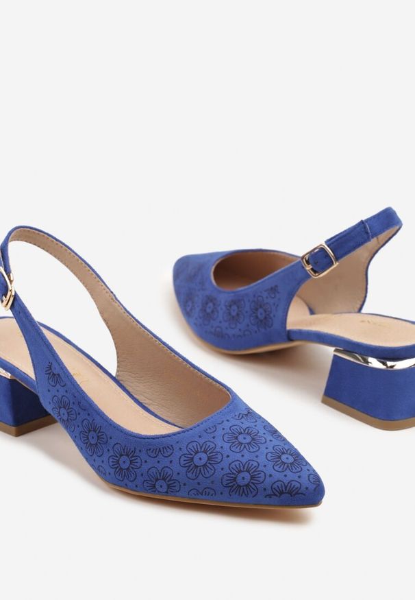 Renee - Niebieskie Sandały Vices na Słupku Slingback ze Skórzaną Wkładką i Metaliczną Ozdobą Ciariloria. Okazja: na co dzień. Zapięcie: sprzączka. Kolor: niebieski. Materiał: skóra. Wzór: aplikacja. Obcas: na słupku. Styl: casual, klasyczny, elegancki. Wysokość obcasa: średni