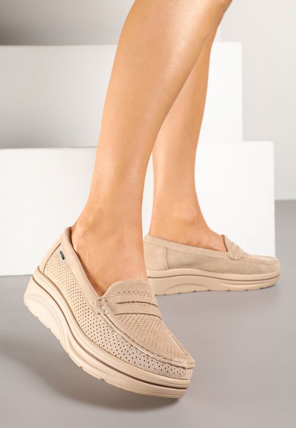 Born2be - Beżowe Półbuty Mokasyny ze Skórzaną Wkładką i Perforacją Efalises. Okazja: na co dzień. Kolor: beżowy. Materiał: skóra. Wzór: aplikacja. Styl: casual, elegancki