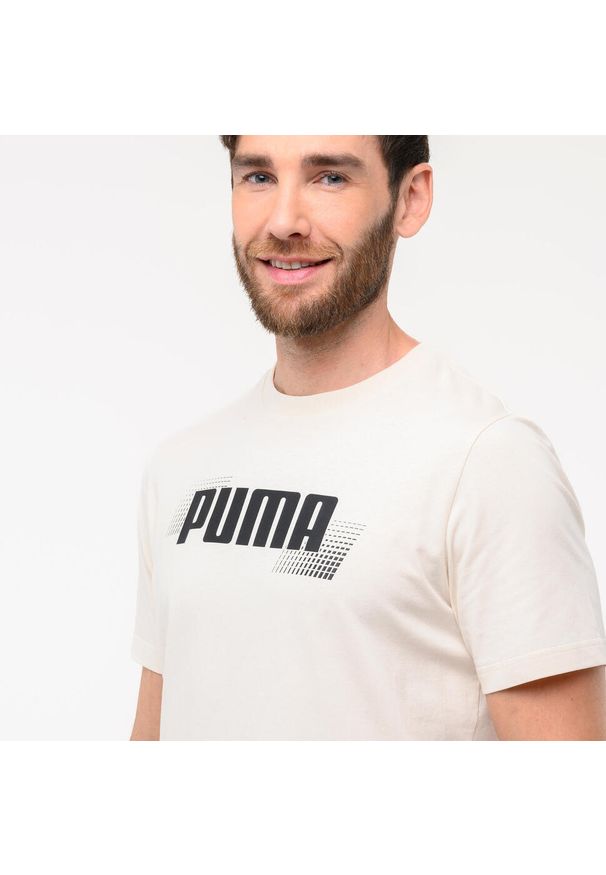 Koszulka z krótkim rękawem męska Puma Gym & Pilates. Kolor: beżowy. Materiał: bawełna. Długość rękawa: krótki rękaw. Długość: krótkie. Sport: joga i pilates