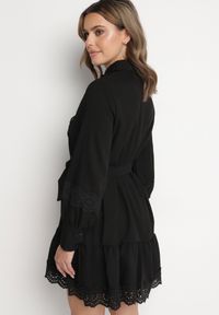 Born2be - Czarna Koszulowa Sukienka z Wiskozy z Bawełną Koronką i Paskiem Lilresia. Okazja: na co dzień. Kolor: czarny. Materiał: wiskoza, bawełna, koronka. Długość rękawa: długi rękaw. Wzór: koronka. Sezon: wiosna, lato. Typ sukienki: koszulowe. Styl: klasyczny, casual, elegancki #4