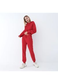 Mohito - Spodnie dresowe - Czerwony. Kolor: czerwony. Materiał: dresówka #1