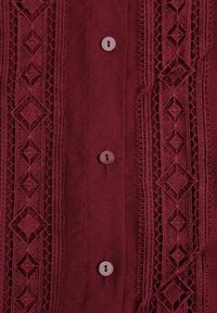 Born2be - Bordowa Koszula ze Stójką i Koronką Argochis. Typ kołnierza: kołnierzyk stójkowy. Kolor: czerwony. Materiał: koronka. Wzór: koronka #3