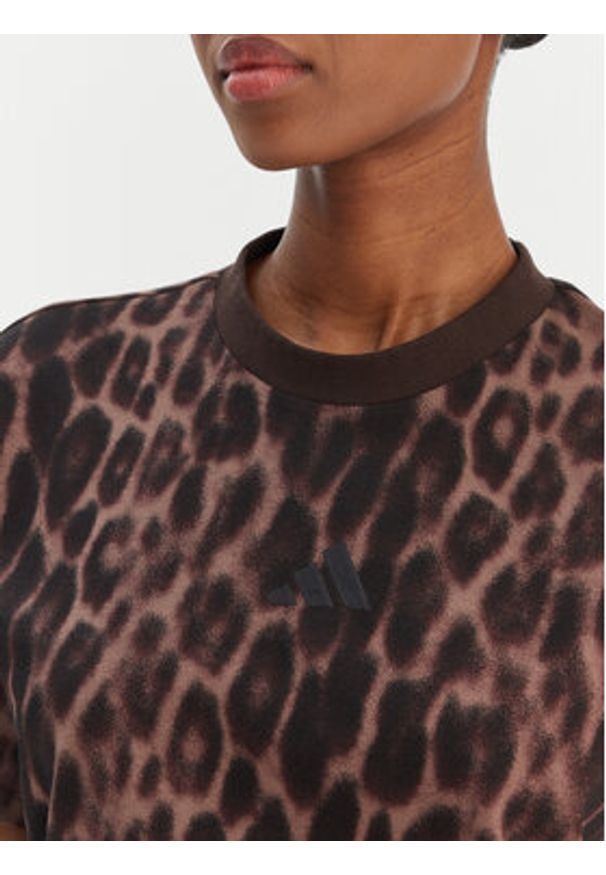 Adidas - adidas T-Shirt Seasonal Essentials Leopard Print JZ0200 Brązowy Regular Fit. Kolor: brązowy. Materiał: bawełna. Wzór: nadruk
