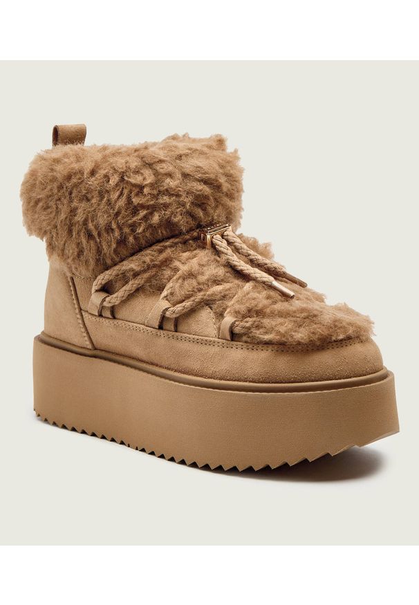 Inuikii - INUIKII TEDDY PLATFORM Śniegowce damskie. Okazja: na co dzień, na spacer. Kolor: brązowy. Materiał: materiał, futro, guma, wełna. Szerokość cholewki: normalna. Sezon: zima. Obcas: na platformie. Styl: elegancki, casual