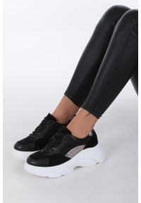 Casu - czarne buty sportowe sneakersy sznurowane casu. Kolor: czarny. Materiał: materiał, skóra ekologiczna. Szerokość cholewki: normalna #1