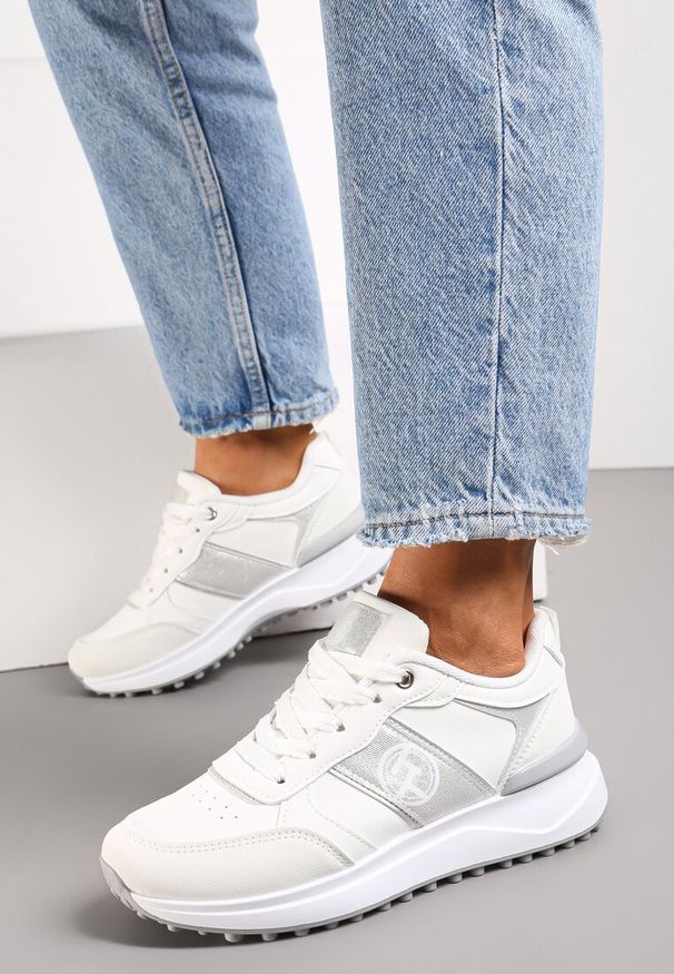 Renee - Białe Sznurowane Sneakersy z Brokatem i Siateczką na Grubej Podeszwie Leviria. Kolor: biały. Szerokość cholewki: normalna. Wzór: aplikacja