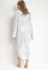 Born2be - Jasnozielona Sukienka Oversize o Koszulowym Fasonie Rarosa. Typ kołnierza: dekolt w serek. Kolor: zielony. Materiał: skóra. Typ sukienki: oversize, koszulowe. Styl: elegancki #7