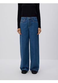 Reserved - Jeansy wide leg z aplikacjami - niebieski. Kolor: niebieski. Wzór: aplikacja