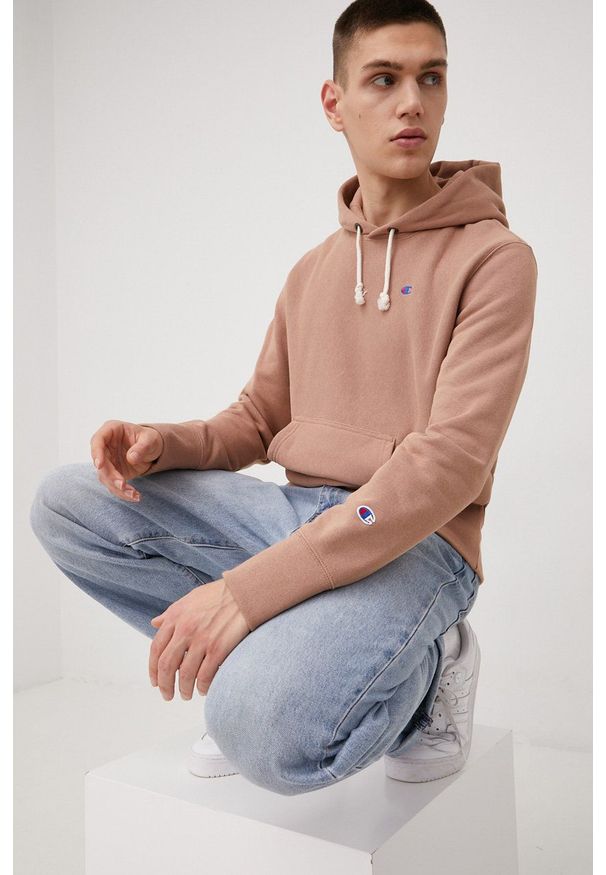 Champion bluza 217233 męska kolor brązowy z kapturem gładka. Okazja: na co dzień. Typ kołnierza: kaptur. Kolor: brązowy. Materiał: materiał. Wzór: gładki. Styl: casual