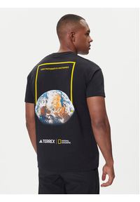 Adidas - adidas T-Shirt National Geographic Graphic KC2352 Czarny Regular Fit. Kolor: czarny. Materiał: bawełna #4