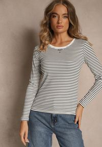 Renee - Biała Bluzka Longsleeve Ozdobiona Paskami i Cyrkoniami Ralenea. Okazja: na co dzień. Kolor: biały. Materiał: jeans. Długość rękawa: długi rękaw. Wzór: aplikacja. Styl: elegancki, casual #4