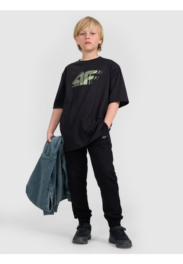 4f - 4F T-shirt oversize z nadrukiem chłopięcy - czarny 152 (11-12 lat). Okazja: na co dzień. Kolor: czarny. Materiał: jersey, materiał, bawełna. Wzór: nadruk. Sezon: lato. Styl: klasyczny, sportowy, casual