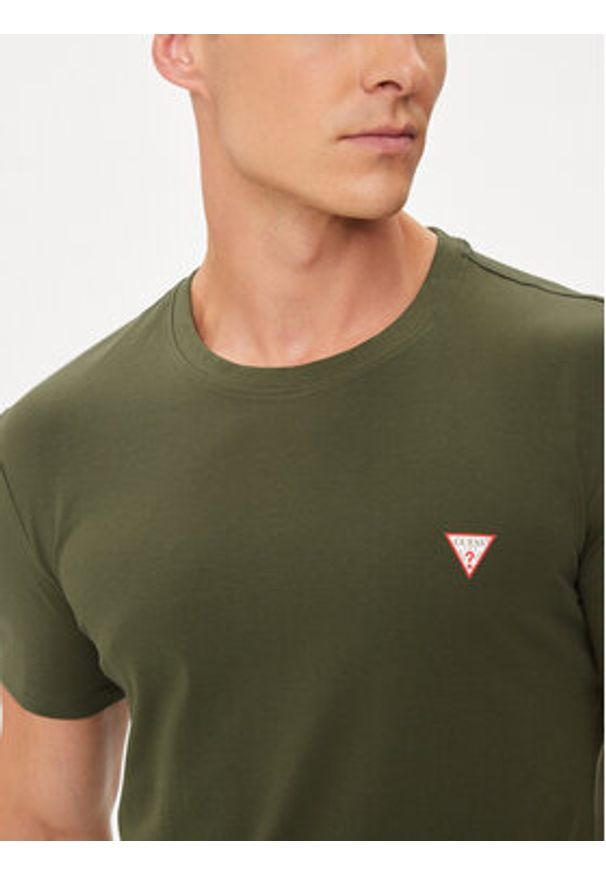 Guess T-Shirt M2YI24 J1314 Zielony Slim Fit. Kolor: zielony. Materiał: bawełna