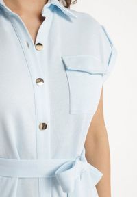 Born2be - Jasnoniebieska Sukienka Koszulowa Phinitrite. Okazja: na co dzień. Kolor: niebieski. Wzór: aplikacja. Typ sukienki: koszulowe. Materiał: materiał. Długość rękawa: krótki rękaw. Sezon: lato. Styl: casual. Długość: midi #5