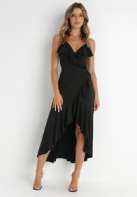 Born2be - Czarna Kopertowa Sukienka na Ramiączkach Zdobiona Falbanami Adathe. Kolor: czarny. Długość rękawa: na ramiączkach. Wzór: aplikacja. Typ sukienki: kopertowe. Styl: elegancki. Długość: midi #1