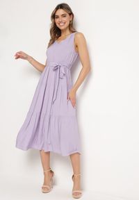 Born2be - Fioletowa Wiskozowa Sukienka Midi z Gumką w Pasie i Materiałowym Paskiem Bicuh. Kolor: fioletowy. Materiał: wiskoza, materiał. Długość: midi #1