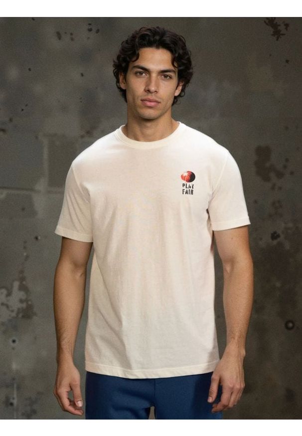 Sinsay - Bawełniana koszulka z nadrukiem - kremowy. Kolor: kremowy. Materiał: bawełna. Wzór: nadruk