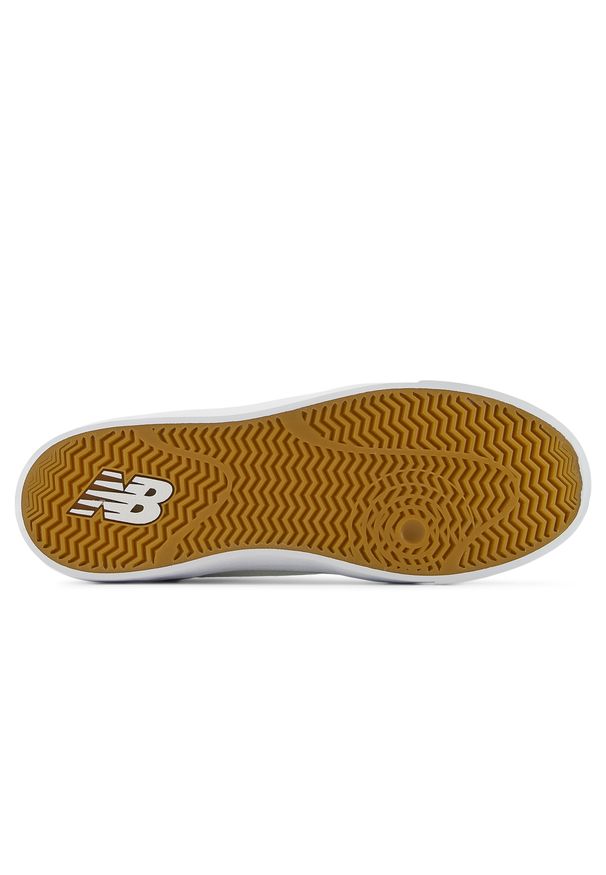 Buty męskie New Balance Numeric NM417LWG – białe. Kolor: biały. Materiał: dresówka, syntetyk, materiał, guma. Szerokość cholewki: normalna. Wzór: nadruk