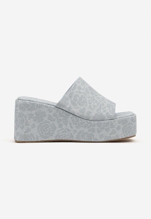 Renee - Niebieskie Klapki na Koturnie w Cętki Zovianne. Okazja: na co dzień, na imprezę. Kolor: niebieski. Obcas: na koturnie. Styl: elegancki, casual