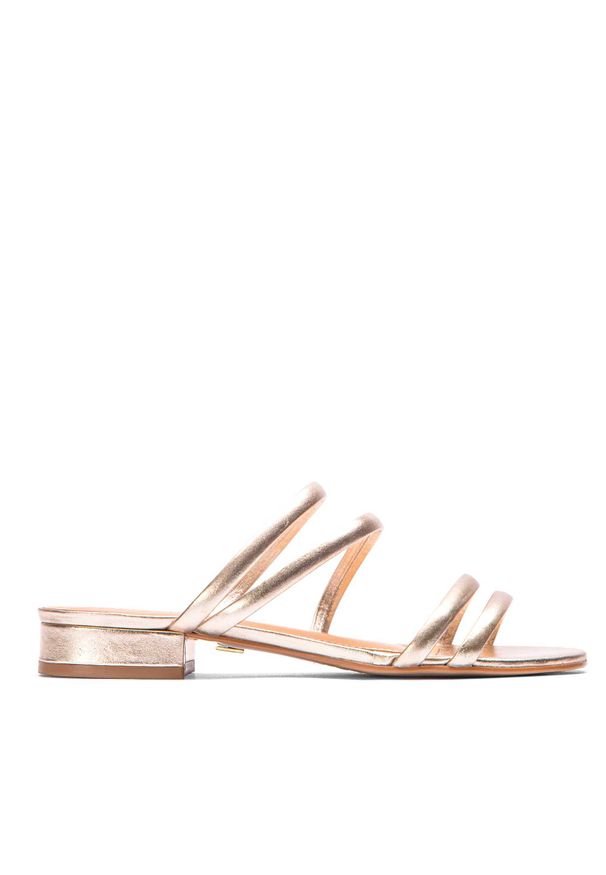 Kazar - Złote klapki damskie. Kolor: złoty. Materiał: skóra. Obcas: na obcasie. Styl: elegancki, klasyczny. Wysokość obcasa: niski