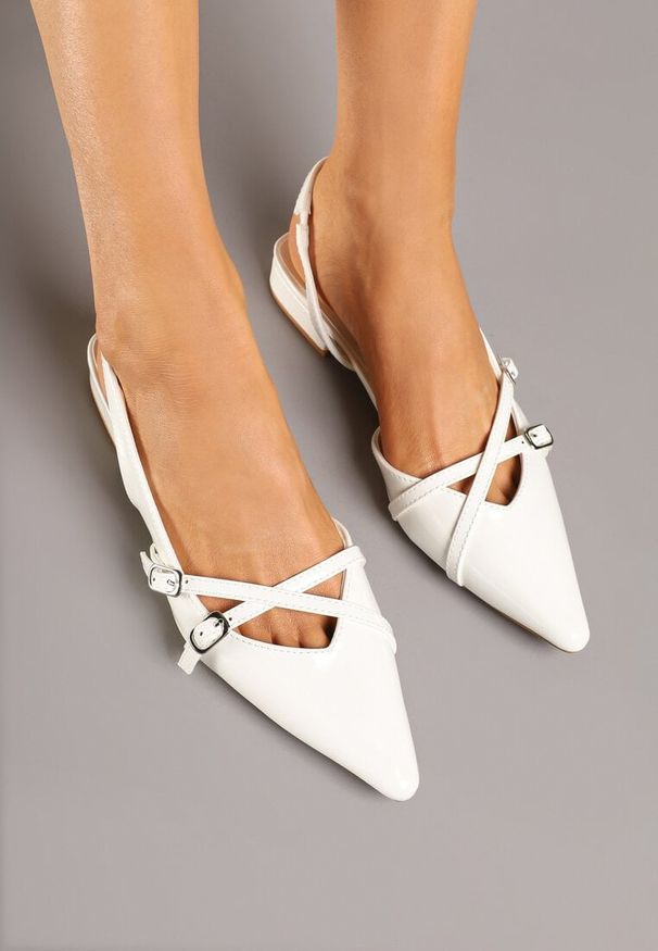 Renee - Białe Sandały Slingback z Ozdobnymi Paskami ze Sprzączkami Teniora. Okazja: na spotkanie biznesowe, na co dzień. Zapięcie: pasek. Kolor: biały. Styl: biznesowy, klasyczny, casual
