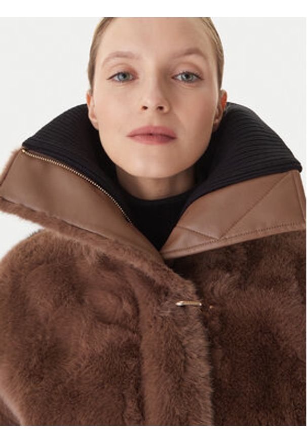 LOLA CASADEMUNT Kurtka przejściowa LF2501014 Brązowy Regular Fit. Kolor: brązowy. Materiał: syntetyk