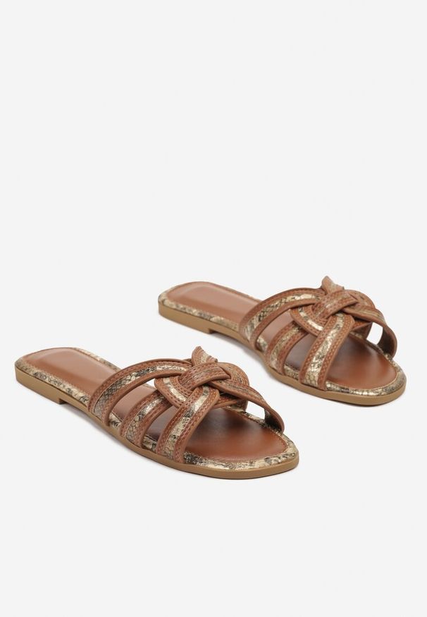 Renee - Brązowe Wężowe Klapki Ozdobione Paskami Telonilia. Okazja: na co dzień, na spacer. Nosek buta: otwarty. Kolor: brązowy. Wzór: aplikacja. Materiał: jeans. Sezon: lato. Obcas: na obcasie. Styl: casual. Wysokość obcasa: niski