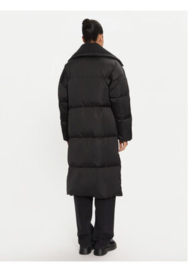 Calvin Klein Kurtka puchowa K20K207721 Czarny Regular Fit. Kolor: czarny. Materiał: syntetyk