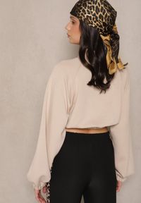 Renee - Beżowa Krótka Bluza ze Stójką Benola. Okazja: na co dzień. Typ kołnierza: kołnierzyk stójkowy. Kolor: beżowy. Materiał: jeans. Długość: krótkie. Styl: elegancki, casual #3