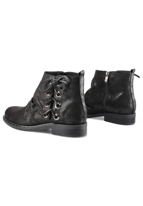 Botki damskie Lemar, płaskie z eleganckim wiązaniem i zapinane na zamek, czarne, 60150-V. Okazja: na co dzień. Zapięcie: zamek. Kolor: czarny. Szerokość cholewki: normalna. Wzór: aplikacja. Materiał: skóra, nubuk. Sezon: zima, jesień. Obcas: na obcasie. Styl: elegancki. Wysokość obcasa: niski