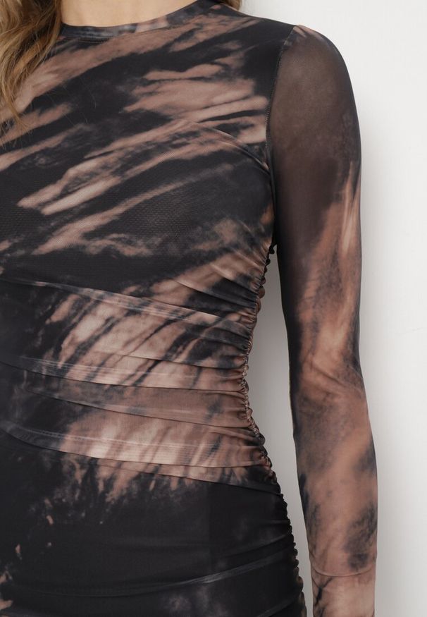 Born2be - Czarno-Beżowa Dopasowana Sukienka Długa z Siateczki z Rozcięciem na Boku Nethys. Kolor: czarny. Materiał: wiskoza. Styl: elegancki. Długość: maxi