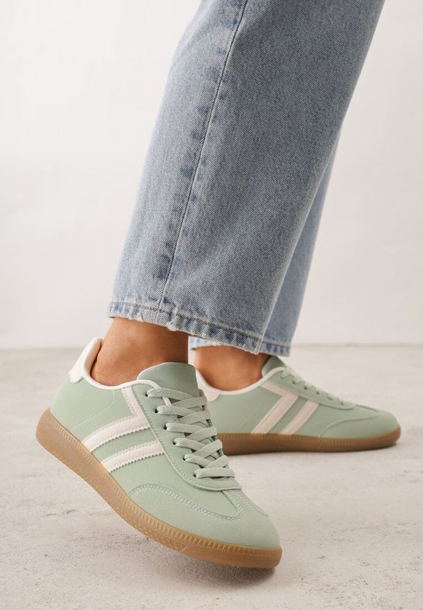 Renee - Zielone Sneakersy Typu Klasyczne Tenisówki Kilice. Okazja: na co dzień, na randkę. Kolor: zielony. Materiał: satyna, koronka