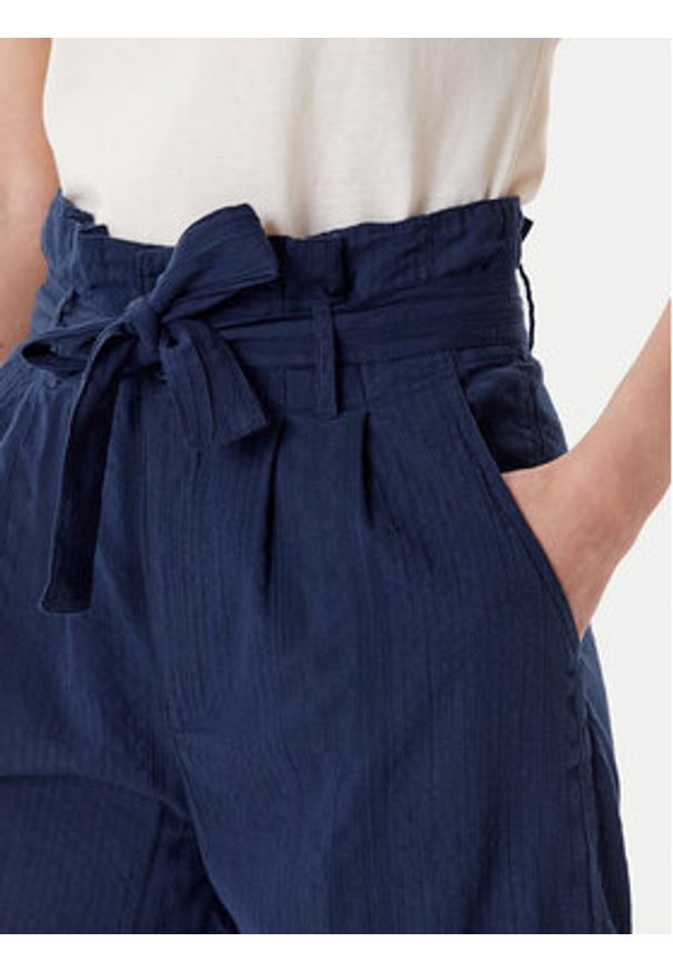 Mustang Szorty materiałowe Darrah 1016586 Granatowy Relaxed Fit. Kolor: niebieski. Materiał: bawełna